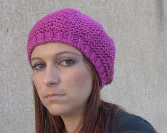 BERET TRICOTE MAIN fuschia au point mousse, d'une douceur exceptionnelle