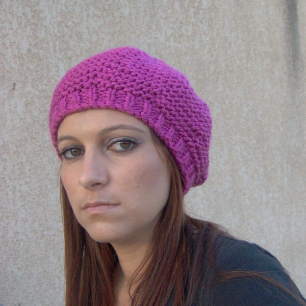 BERET TRICOTE MAIN fuschia au point mousse, d'une douceur exceptionnelle