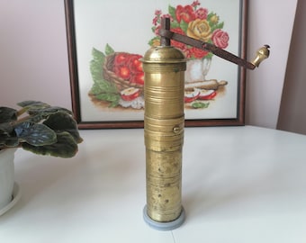 Vintage Brass Coffee Grinder: Manual Pepper Spice Mill, Retro Kitchen Decor