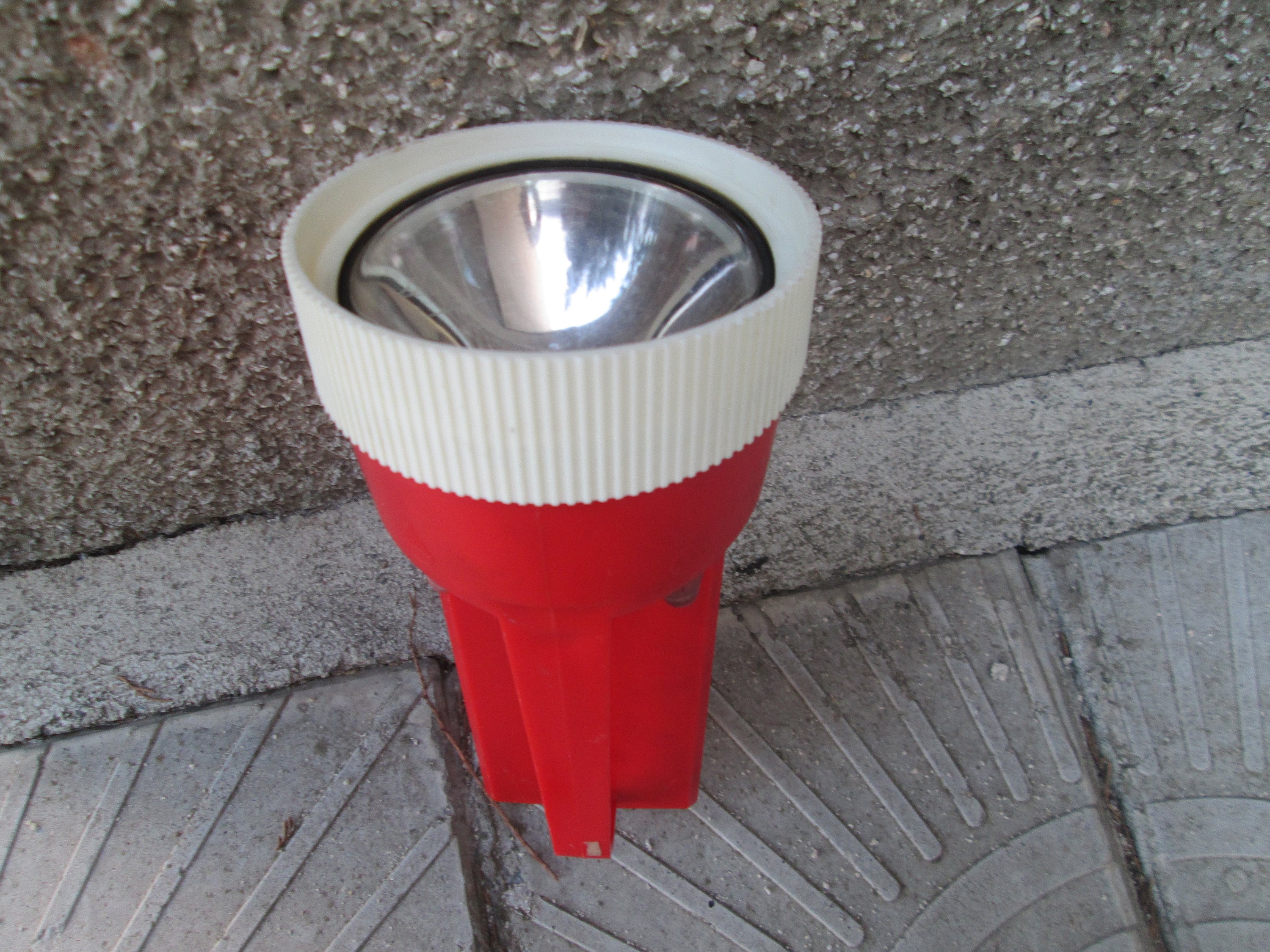 Lampe De Poche Vintage Soviétique / URSS - Marque FOTON ZIM - Plastique Orange Ancien - Occasion