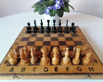 échecs en bois vintage, planche en bois, jeux de société vintage, objet de collection, idée cadeau, pièces d'échecs en bois, jeu d'échecs fait main, échecs de taille moyenne