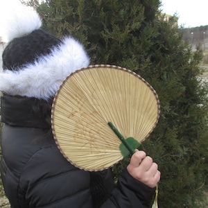 Vintage fan, Straw hand fan, Handmade fan, Round hand fan, Ladies&#39; accessory, Gift for her, Wedding gift, Wedding hand fan, Woven Straw Fan