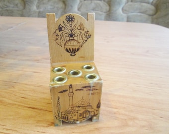 Portapenne vintage in legno per sedia: organizer da scrivania con pirografia