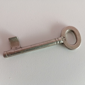 Metal Skeleton Key, Old iron key, Old Key Collection, Primitive Key, Vintage key, Antique Key, Rusty Skeleton Key, Vintage metal key.