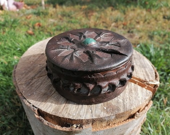 Vintage Embossed Leather Trinket Box: Round Jewelry Storage