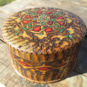 Small wooden box, Round handmade box, Vintage box, Hand-painted wood box, Treasures box, Storage box, Jewelry Box, Gift idea, Vintage decor