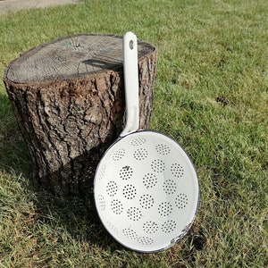 Enamelled colander 1960s, Big white colander, Enamel large colander, Vintage enamel sieve, Vintage strainer, Rustic kitchen, Vintage decor