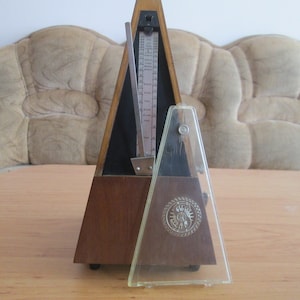 Working metronome, GDR metronome,  Mechanical wind-up metronome, Wooden metronome, Metronome with a bell chime, Musician gift, Vintage decor