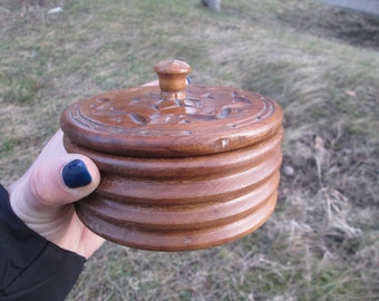 Vintage Wooden Box, Jewelry Box, Handmade Round Box, Hand Carved Box, Treasures Box, Wooden Storage Box, Gift idea, Vintage decor, Round box