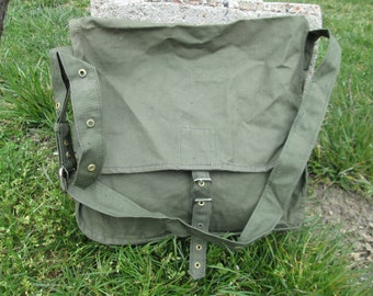 sac en toile vintage, sac militaire, sac armée, sac bandoulière vert, sac de randonnée, sac de camping, idée cadeau, sac de montagne, sac messager, pochette armée