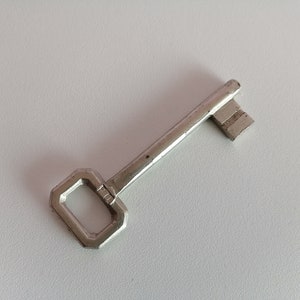Metal Skeleton Key, Old iron key, Old Key Collection, Primitive Key, Vintage key, Antique Key, Rusty Skeleton Key, Vintage metal key