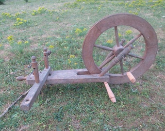 Moulinet ancien en bois, bobine de canette, outil primitif - France Moulinet ancien en bois, bobine de canette, outil primitif - France