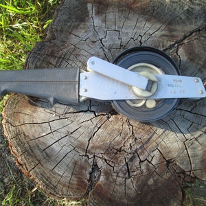 Metall Meter, Messinstrument, Vintage Messwerkzeug, Bandmaß 15 Meter, Maßbandrolle, Industrie Dekor, Heimwerken