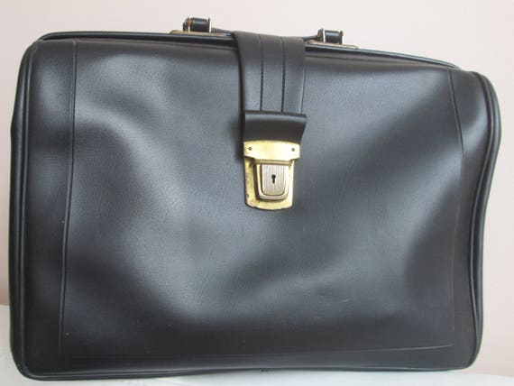 doctors visiting briefcase