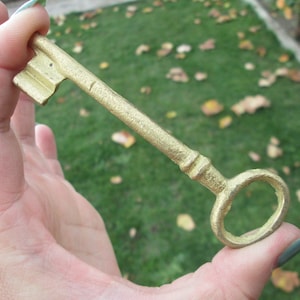 Large Bronze Key, Brass Skeleton Key, Big Brass Key, Vintage oval key, Rustic Skeleton Key, Wedding key, Jewelry Pendant Key, Key Collection