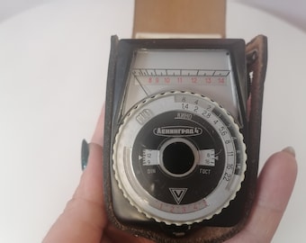 Vintage Leningrad 4 Light Meter: USSR Exposure Meter with Leather Case