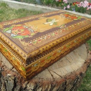 Vintage cigarette box, Wooden cigarette box, Wood cigarette case, Cigarette holder, Gift idea, Smoker accessory, Handmade cigarette storage