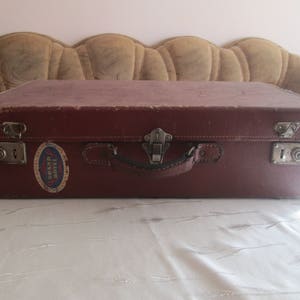 Valise en cuir, valise vintage, bagage en cuir, valise en cuir usée, décoration vintage, décoration d'intérieur vintage, vieux sac de voyage