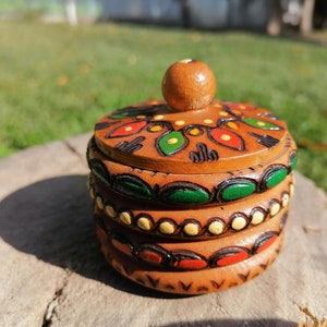 Wooden salt pan, Hand painted salt box, Wood bowl with lid, Wooden saltern, Hand carved box, Spice box, Storage box, Salt holder, Wooden box