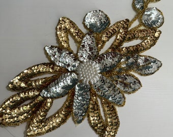 Vintage zilveren en gouden bloem pailletten patch, vintage naaibegrippen, vintage accessoires, vintage pailletten outfit