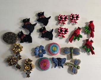 Vintage Button Covers, Christmas, Floral, Scottie Dog & Geometric Themed, Set of 19