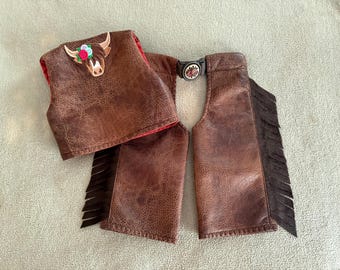 Conjunto de pantalones y chaleco de piel sintética para bebés de 6 a 8 meses.