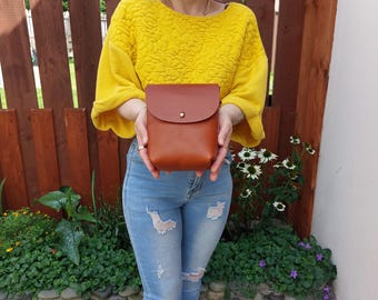 Handcrafted Italian Leather Crossbody Phone Bag: Cognac Pocketbook