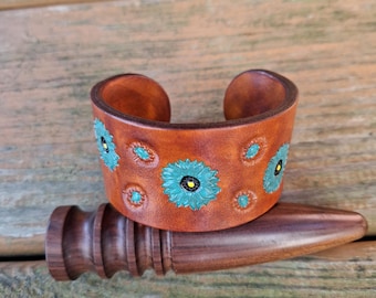 Handcrafted Leather Cuff Bracelet: Sun Valley Bangle, 4cm Wide