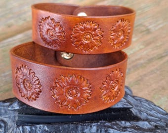 Handcrafted Italian Leather Wrist Cuff Bracelet: Snap Closure