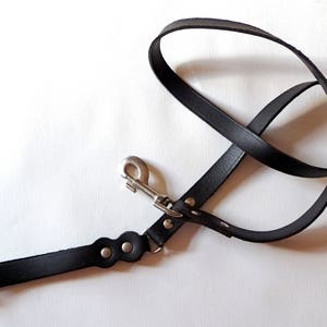 Leather long dog lead with scalloped handle detail and chrome collar clasp and stud detail