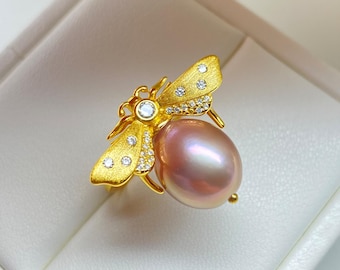 Handmade Bee Charm Ring with Natural Freshwater Purple Edison Pearl / Adjustable size / Unique Jewelry Design / Solid Silver 14K gold plated
