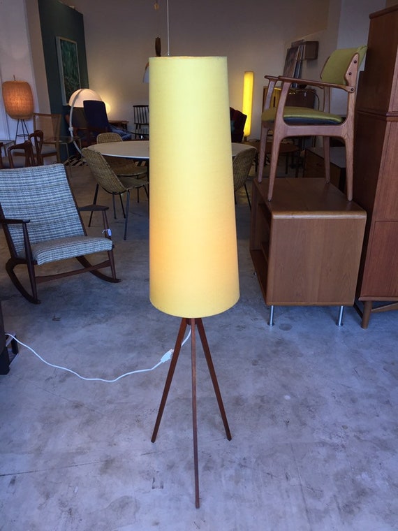 Rare Yellow 50er 60er Danish Teak Tripod Stehlampe Vintage Leuchte  Skandinavien Lampe Sofa Mid Century lamp zu Sideboard