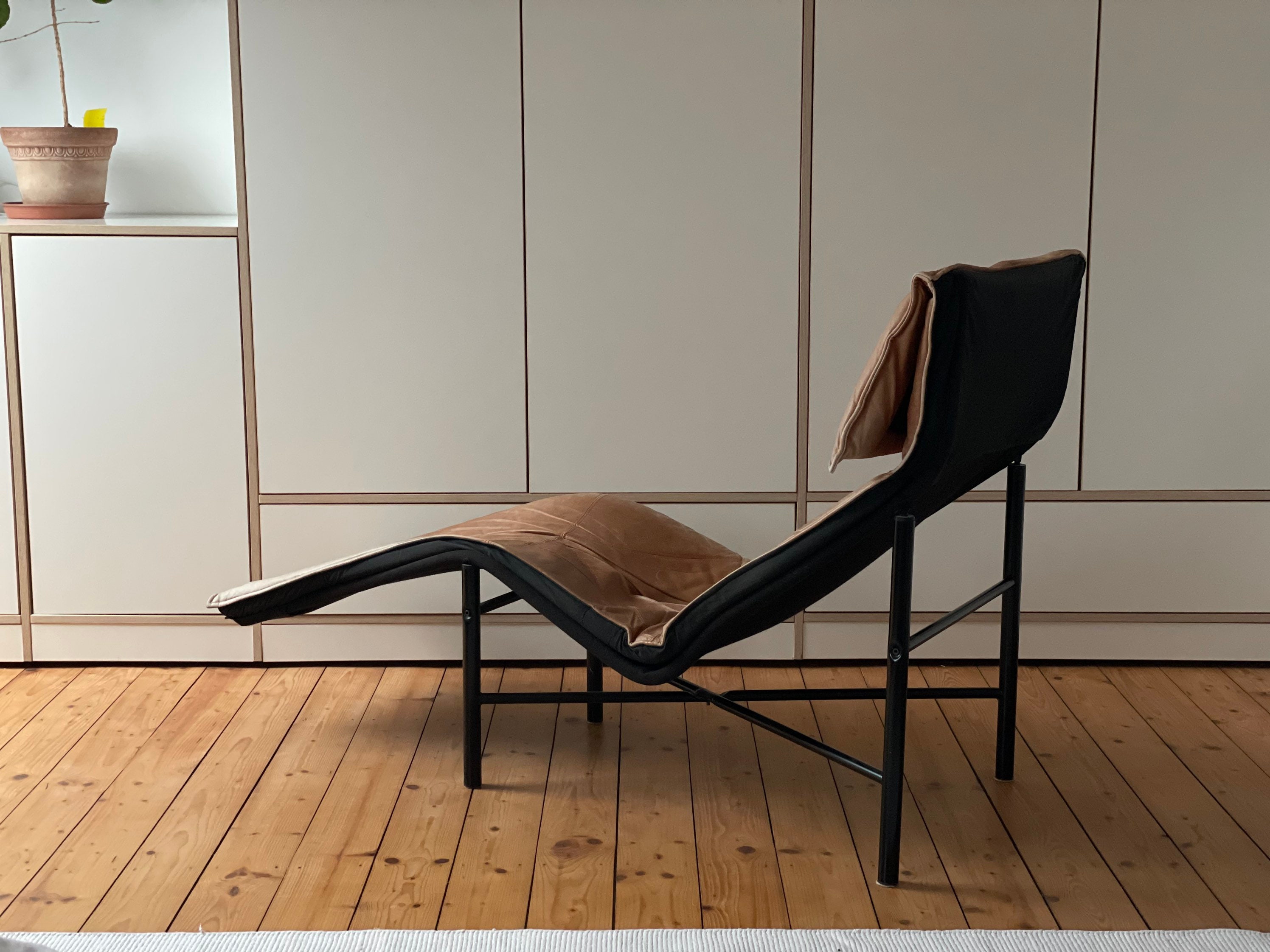 アート・デザイン・音楽 THE AMERICAN VINTAGE FURNITURE 80s Design Leather Armchair Vintage Ikea Björklund Lounger