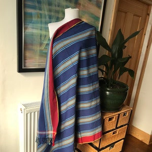 Châle, châle vintage, châle bleu, châle de coton, écharpe, écharpe vintage, écharpe bleue, foulard en coton, écharpe pour dames, grand châle, grande écharpe,