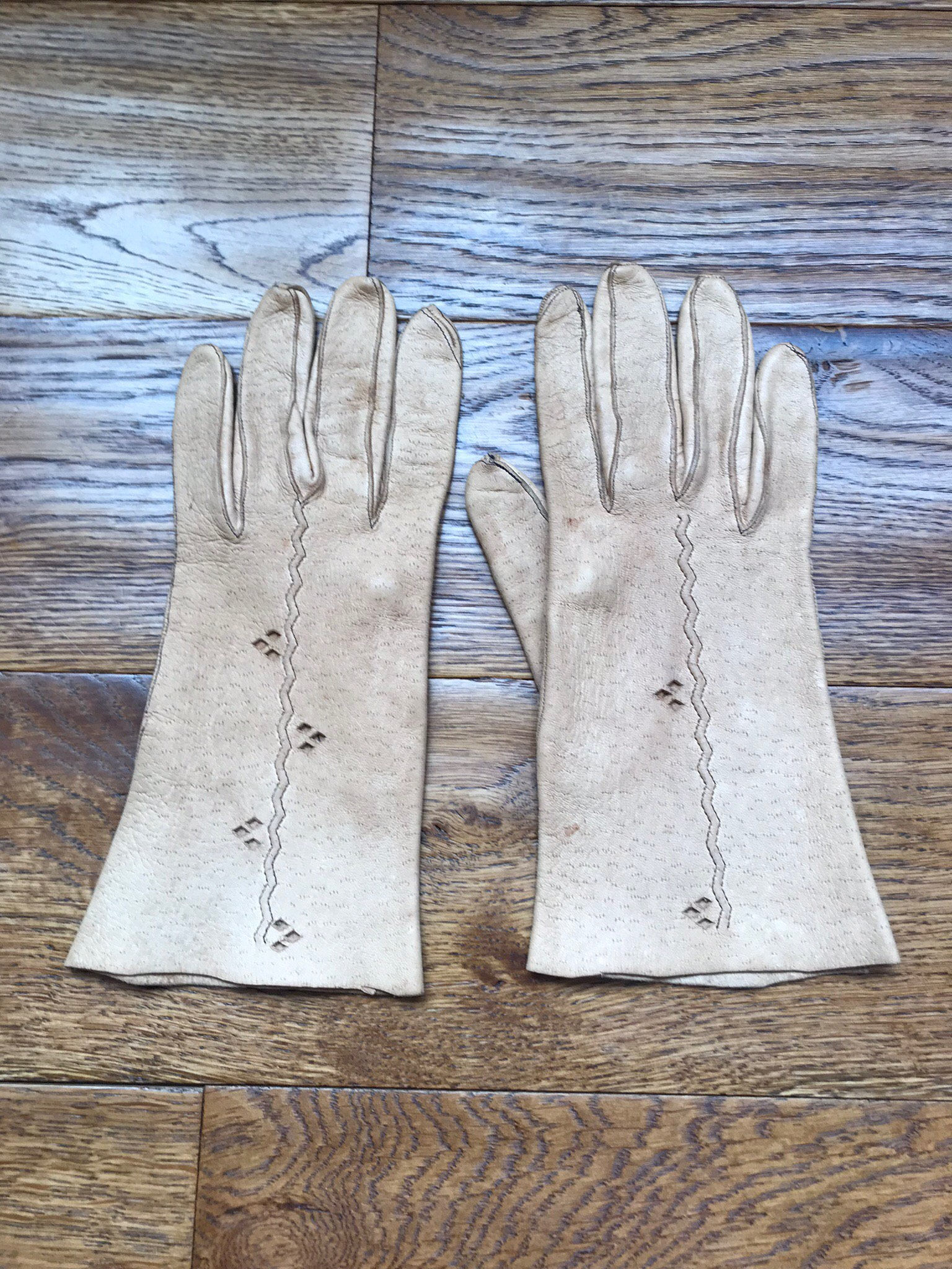 ladies white leather gloves