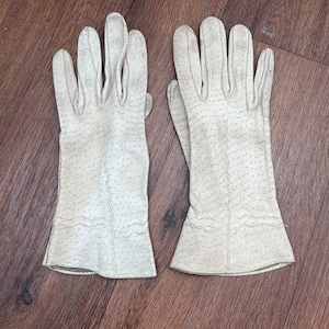 Vintage gloves, leather gloves; white gloves, driving gloves, kid leather gloves, ladies leather gloves,