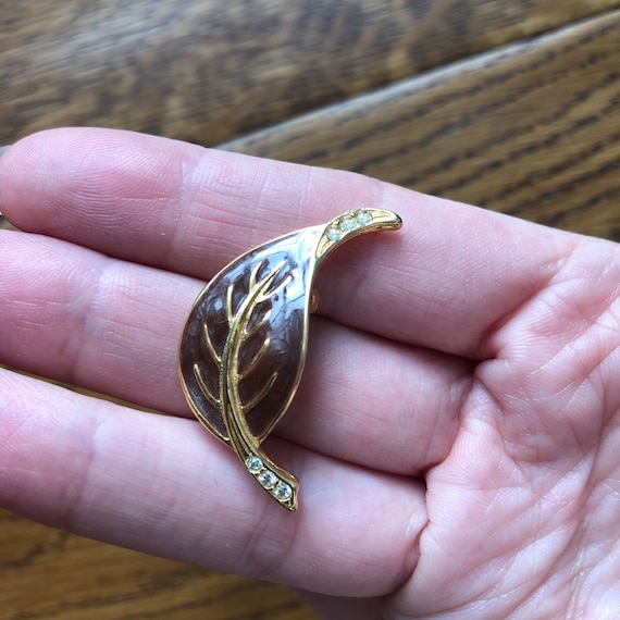 Ladies brooch best sale