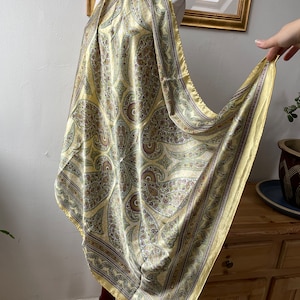 Vintage scarf, paisley scarf, square scarf, satin scarf, head scarf, satin shawl, paisley shawl, vintage shawl,