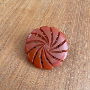 Brooch, vintage brooch, bakelite brooch, early plastic brooch, red brooch, brown brooch, 1930s brooch, 1940s brooch, vintage jewellery
