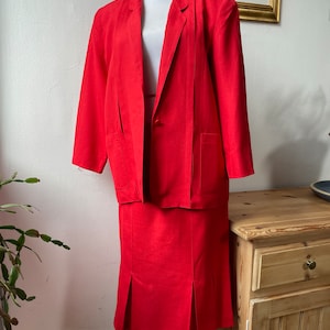 Skirt suit, suit co-ord, red co-ord, linen co-ord, linen mix suit, linen blazer, linen skirt, red blazer, red skirt, structured blazer