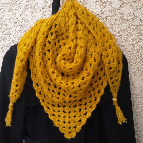 Châle chèche au crochet granny. Châle fait main. Chèche jaune