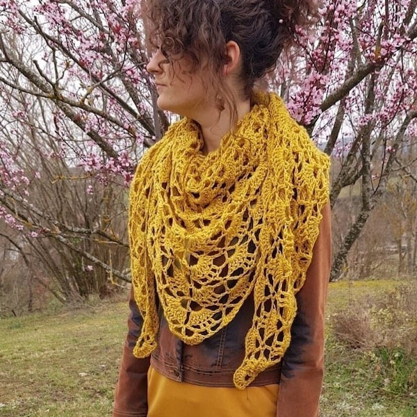 Châle crochet dentelle. Chèche jaune à paillettes. Écharpe acrylique .  Cadeau femme printemps