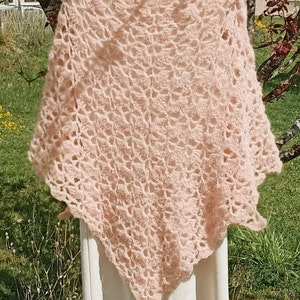 Châle mariage. Accessoire mariée. Châle fait main au crochet Rose saumon