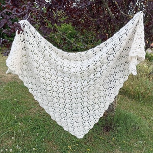 Scialle da sposa color avorio, accessorio da sposa, scialle fatto a mano all'uncinetto, scialle primaverile leggero.