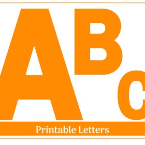 Puede incluir: Letras imprimibles en forma de las letras A, B y C. Las letras son de color naranja y están sobre un fondo blanco. El texto "Letras imprimibles" está en la parte inferior de la imagen.