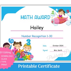 Puede incluir: Un certificado imprimible con un borde azul y rosa. El certificado es para un premio de matemáticas y se otorga a Hailey por el reconocimiento de números del 1 al 30. El certificado tiene una imagen de dibujos animados de niños con números y una imagen de dibujos animados de una niña volando un cohete.