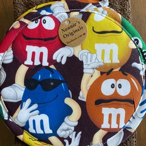 M&M Candy Magnets or Buttons Set Colors 8 Pieces 