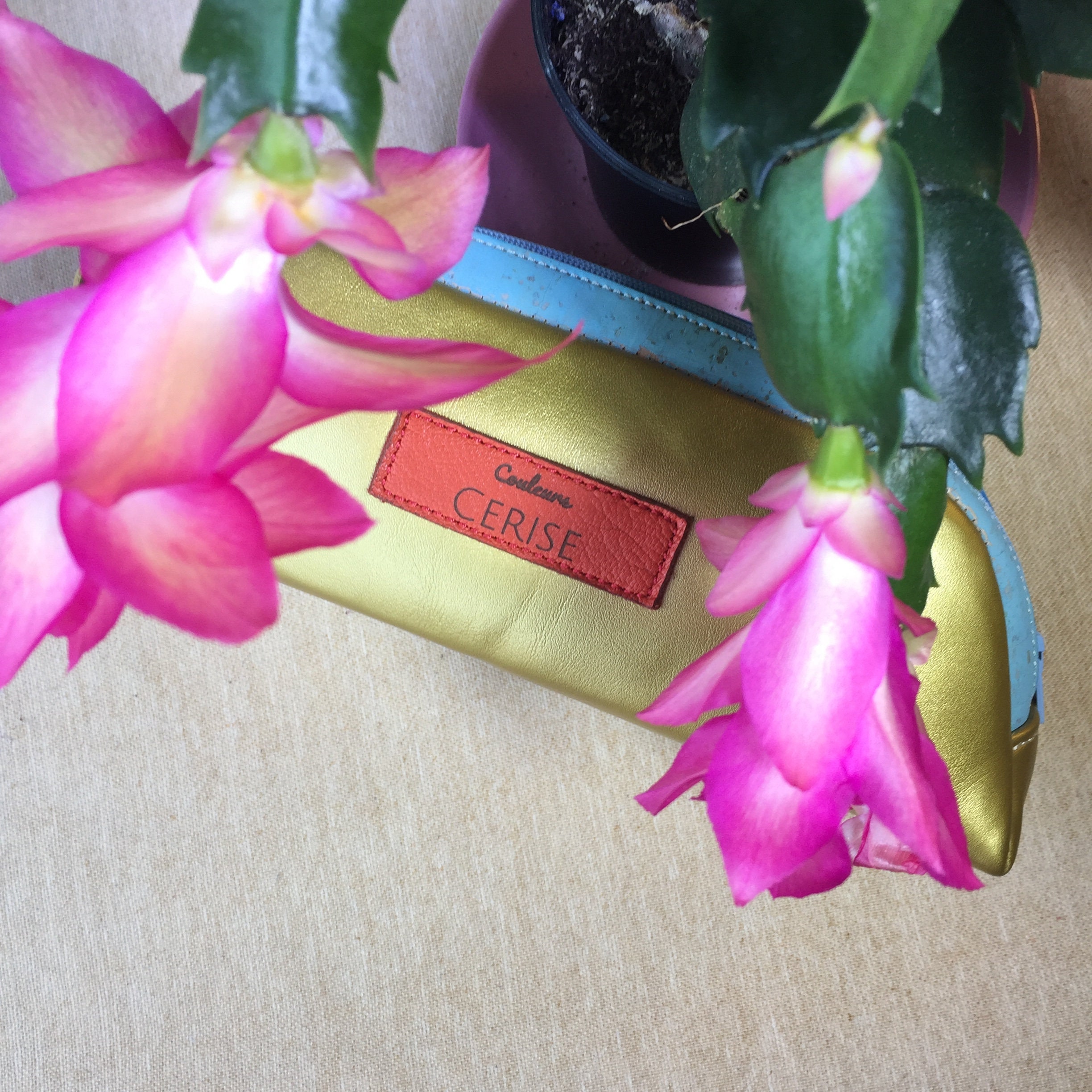 Trousse Cuir Or et Liège Imprimé Turquoise