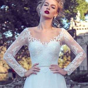 Long Sleeve Wedding Dress,Traditional Lace Wedding Gown ,Flowy Wedding Dress,Romantic Wedding Dress,Elegant Tulle Wedding Gown, Wedding Gown