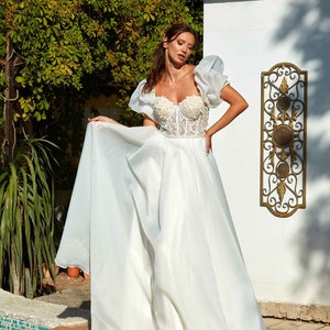 Sweetheart Neckline Corset Boho Wedding Dress Detachable Sleeves, Vintage Style A-line Bridal Gown,Beach Wedding Dress With Long Train